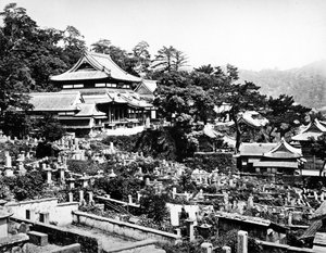 Honnji寺的公墓在筑后町，长崎，c.1860-80 作者 日本摄影师