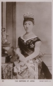日本明治天皇的妻子昭庆皇后（黑白照片）。