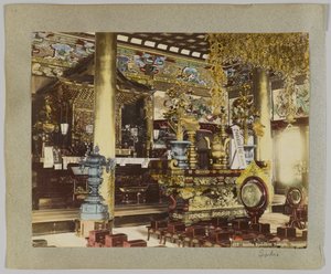 日本东京池上的佛寺内（手绘黑白照片） 作者 日本摄影师