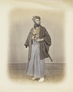 穿着传统服装的日本人（手绘黑白照片）。 作者 日本摄影师