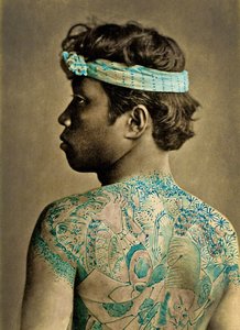 传统日本Irezumi纹身的男人的肖像，c.1880（手工彩色蛋白照片）