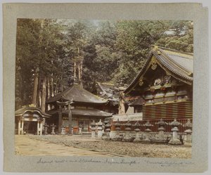 圣井和仓库，东照宫，日光，日本（手绘黑白照片） 作者 日本摄影师