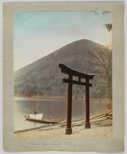 日本日光中禅寺湖上的牌坊（手绘黑白照片） 作者 日本摄影师