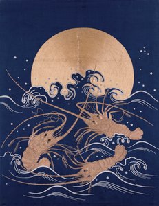 日本刺绣的深蓝色缎纹纺织面板，描绘了升起的太阳前波浪中的三个小龙虾 作者 日本学校