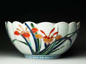 带有凹槽侧面和扇形边缘的碗，ko-Imari洁具，1770-20（带有蓝色釉下彩和釉上釉的陶器）（另见117721） 作者 日本学校