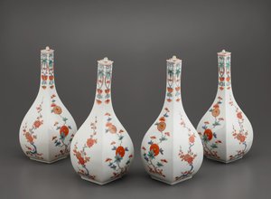 四个带盖方形瓶 作者 日本学校