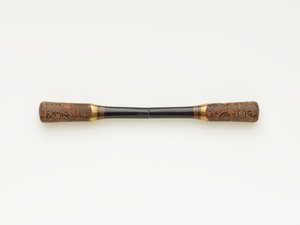 Hairpin with decoration of flowers, late 19th-early 20th century (wood with lacquer and red pigment ) 作者 日本学校