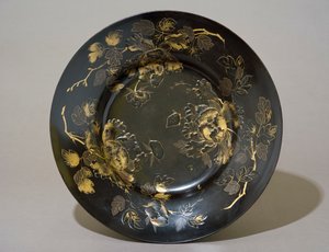 Imari形状的菜，17世纪晚期（漆木）