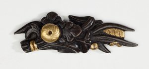 Menuki，或手饰，以插花形式（镀金的铜金合金） 作者 日本学校