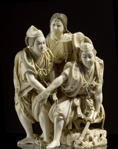 Okimono描绘了Soga兄弟即将杀死Suketsune被Tora引导到他的帐篷（雕刻象牙） 作者 日本学校