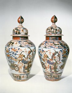 伊万里花瓶和盖子一对（陶瓷）。 作者 日本学校