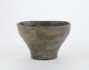 中国长笛形状的茶碗，H，山口县，江户时代（在木灰釉下有白色滑泥的粗陶器）