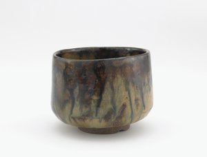 茶碗名为Ochiba（落叶）福冈或熊本县，江户时代，17世纪初（带铁，稻草灰和木灰釉的粗陶器）