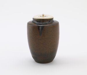 茶叶罐，katatsuki型，江户时代（陶瓷） 作者 日本学校