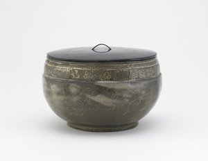 茶道水罐，熊本县，江户时代，18-19世纪（陶瓷） 作者 日本学校