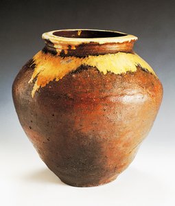 越前工厂生产的花瓶 作者 日本学校
