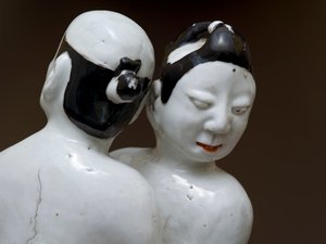 摔跤手，日本，可能是 17 世纪（陶器，彩釉下釉）（117752 的细节） 作者 日本学校
