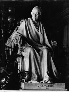 伏尔泰坐姿雕塑（1694-1778）（大理石）