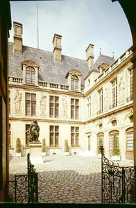 Hotel Carnavalet酒店的Cour dHonneur景观，建于1545年