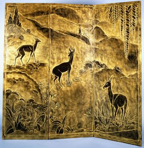 三重漆器屏幕，描绘了丘陵景观中的鹿