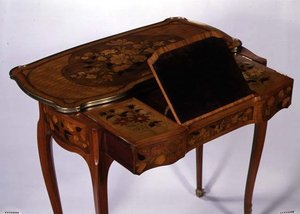 机械写字台，约1760年（橡木贴面和鎏金铜）。 作者 Jean Francois Oeben