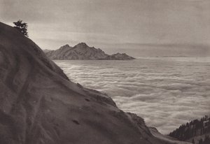 里基库尔姆，雾海之上（黑白照片） 作者 让·加贝雷尔