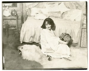 勒诺尔-乌尔里克，约1915-28（明胶银照片 作者 杰西·塔伯·比尔斯（Jessie Tarbox Beals）