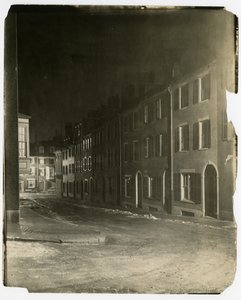俯瞰西锡达街，它的尽头与栗子街交叉，美国波士顿，约1902-10年（明胶银照片）。 作者 杰西·塔伯·比尔斯（Jessie Tarbox Beals）