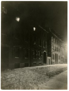 美国马萨诸塞州波士顿平克尼街，约1902-10（明胶银照片 作者 杰西·塔伯·比尔斯（Jessie Tarbox Beals）