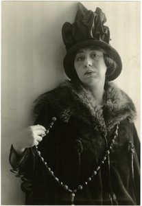 ZoëAkins，Declassified的作者，c.1905-40 作者 杰西·塔伯·比尔斯（Jessie Tarbox Beals）