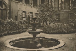 古代桑树和喷泉在德雷珀斯霍尔花园，c1935年。