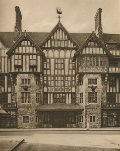 建于1935年，位于大马尔伯勒大街的自由都铎式建筑的一部分。