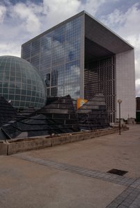 法国巴黎法兰西岛拉德芳斯区的建筑，细节 作者 约翰·奥托·冯和安德鲁·保罗 (1938 2018) Spreckelsen