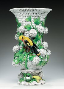 迈森Schneeballen花瓶，十九世纪中叶至晚期（瓷器） 作者 约翰·约阿希姆（后）凯勒斯