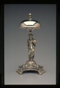 晚餐钟，约1860-70年（银） 作者 约翰·博格特