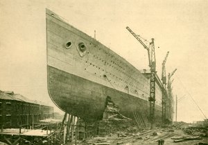 码头上的阿基坦尼亚号"，约1930年。 作者 约翰布朗公司
