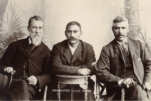 威廉澳大利亚格雷厄姆，国王Mahuta Tawhaio和Tahuna Heirangi，1898年6月（银色明胶印刷） 作者 约翰·汉纳