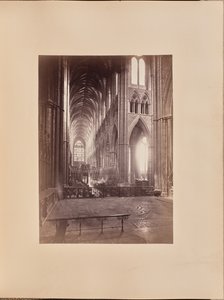 唱诗班和中殿，向西望去 作者 約翰·哈靈頓