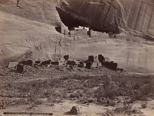 崖居遗址，Canyon de Chelly，1879-1881 年（照片） 作者 约翰·希勒斯