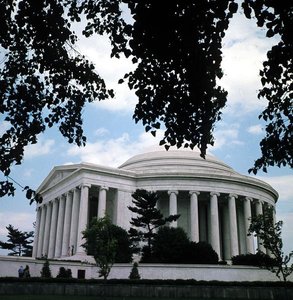 杰斐逊纪念堂，建于1938年至1943年