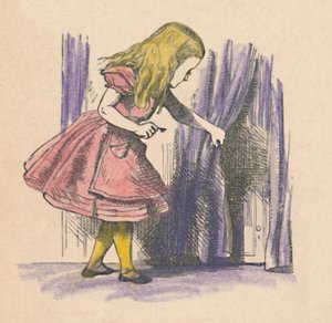 爱丽丝看着窗帘后面的一扇小门，1889年 作者 约翰·坦尼尔