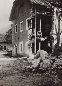 专辑“Meine weltkriegs - Erinnerungen South-West Front (Carinthia, Italien, South Tyrol) (My world war - memory of the South-Western Front in Carinthia, Italy, Trentino-Alto Adige) 31/03/1915-12/11/ 1918 - Josef Zohles Wien “：瓦尔布鲁纳的瓦砾（黑白照片） 作者 约瑟夫·佐尔斯（Josef Zohles）