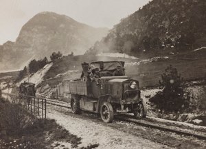 专辑“Meine weltkriegs - Erinnerungen South-West Front (Carinthia, Italien, South Tyrol) (My world war - memory of the South-Western Front in Carinthia, Italy, Trentino-Alto Adige) 31/03/1915-12/11/ 1918 - Josef Zohles Wien “：沿途的军车 作者 约瑟夫·佐尔斯（Josef Zohles）