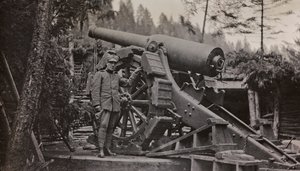 专辑“Meine weltkriegs - Erinnerungen South-West Front (Carinthia, Italien, South Tyrol) (My world war - memory of the South-Western Front in Carinthia, Italy, Trentino-Alto Adige) 31/03/1915-12/11/ 1918 年 - Josef Zohles Wien “：带枪的士兵（黑白照片） 作者 约瑟夫·佐尔斯（Josef Zohles）