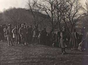 Album "Meine weltkriegs - Erinnerungen South-West Front (Carinthia, Italien, South Tyrol) (My world war - memories of the South-Western Front in Carinthia, Italy, Trentino-Alto Adige) 31/03/1915-12/11/1918 - Josef Zohles Wien ": prisoners (b/w photo) 作者 约瑟夫·佐尔斯（Josef Zohles）