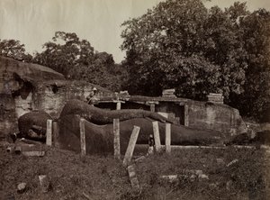 佛陀的涅槃，Gal Vihara，锡兰Polonnaruva，1870-1871。 作者 约瑟夫·劳顿