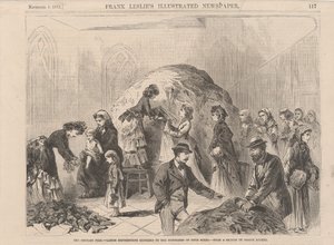 芝加哥大火：女士们为两性患者分发服装，来自Frank Leslies Illustrated Newspaper，1871年的插图 作者 约瑟夫·贝克尔