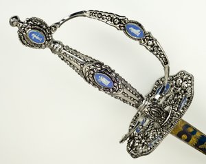 小剑的细节，c.1790年（带铁和碧玉洁面的刻面，抛光，蓝色和镀金钢）