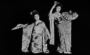 跳舞的女孩Kimi-chiyo参加了东京几乎所有的日式聚会，c1900年，1921年