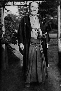 涩泽子爵（Viscount Shibusawa），1840-1931年，他戴着武士刀，c1900年，1921年